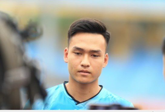 女生把自己尿口扒开给男生捅